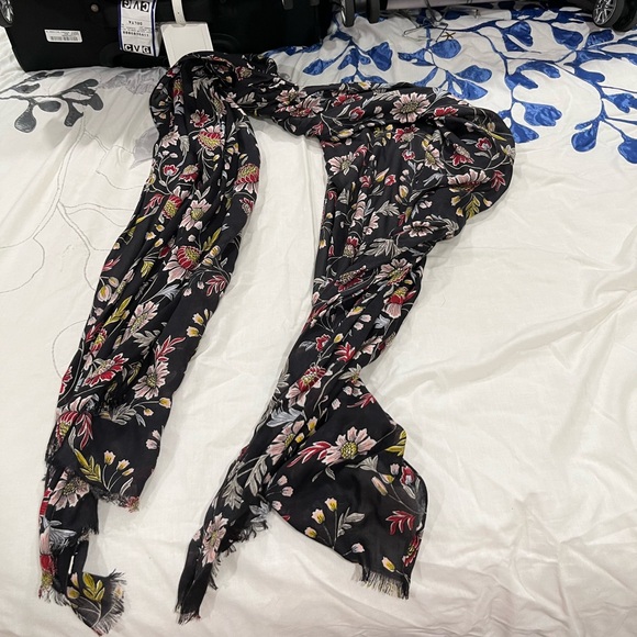 Floral lightweight scarf - Picture 1 of 2